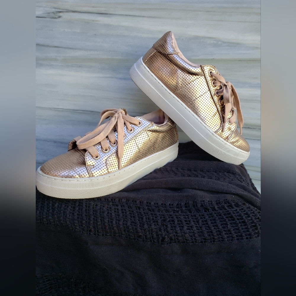 Report Aoili Rose Gold Metallic Platform Sneakers - Size 6